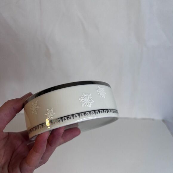 Mikasa Fine China White Christmas Covered Candy Trinket Dish L3242 Snowflake - Picture 2 of 9